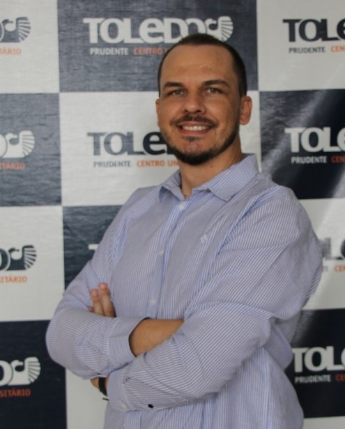 Colunista  Angelo Ferro 