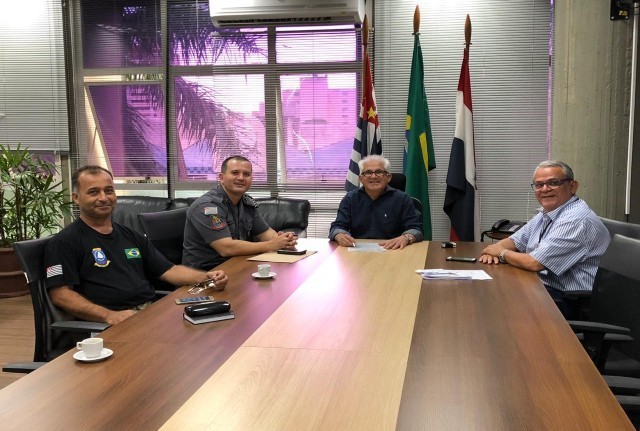 Prefeitura de Prudente - Em encontro ficou definido que Prefeitura fará visitas nos prédios desativados