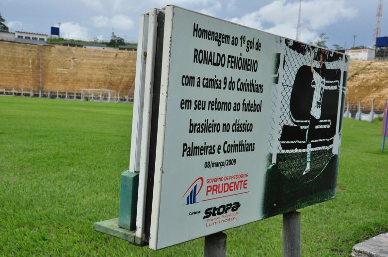 José Reis - Jogador recebeu placa em homenagem ao 1º gol marcado pelo time