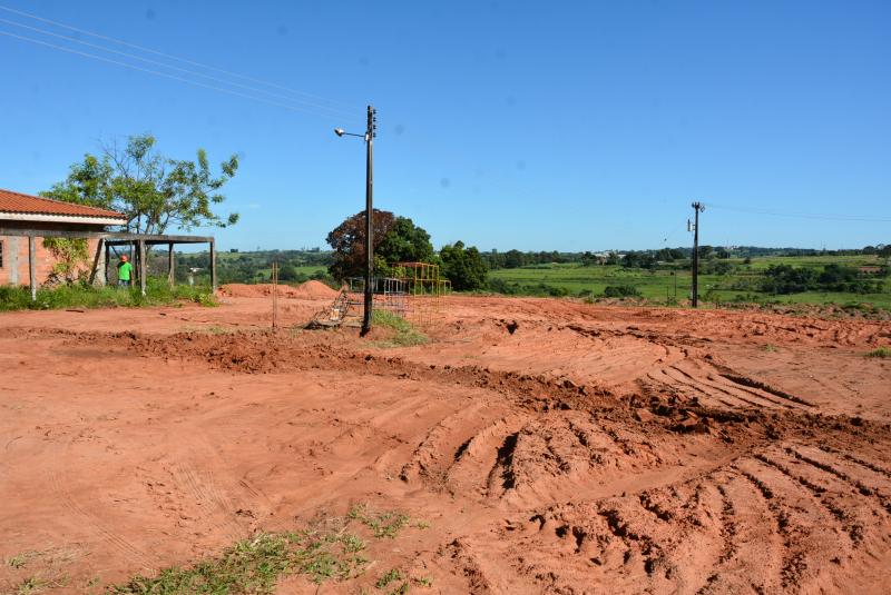 Secom - Trabalhos de terraplanagem começaram ontem na área destinada ao abrigo de animais