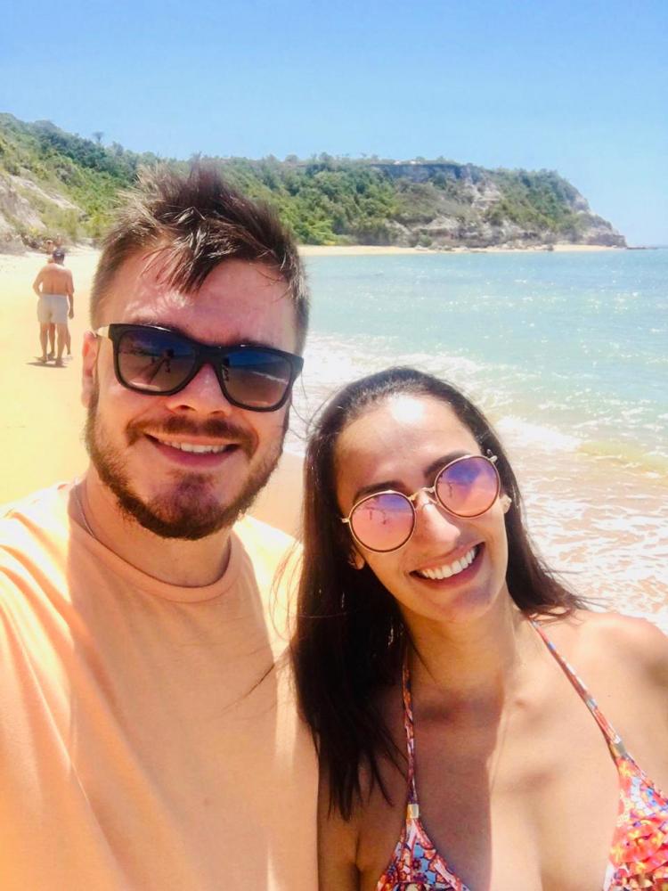 Lucas Bolognin e Fabiana Silva, em Porto Seguro com a agência Cacilda Tour