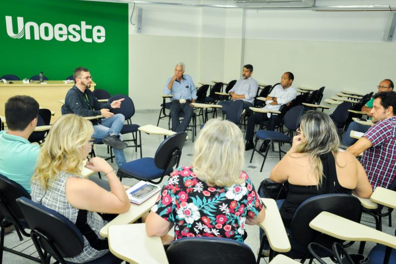 João Paulo Barbosa/AI da Unoeste - Grupo se reuniu para debater estratégias de trabalho nas cidades regionais