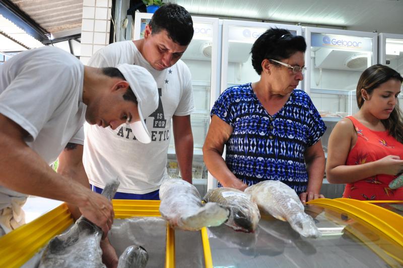 José Reis - Peixaria em Prudente ficou movimentada de consumidores na tarde de ontem