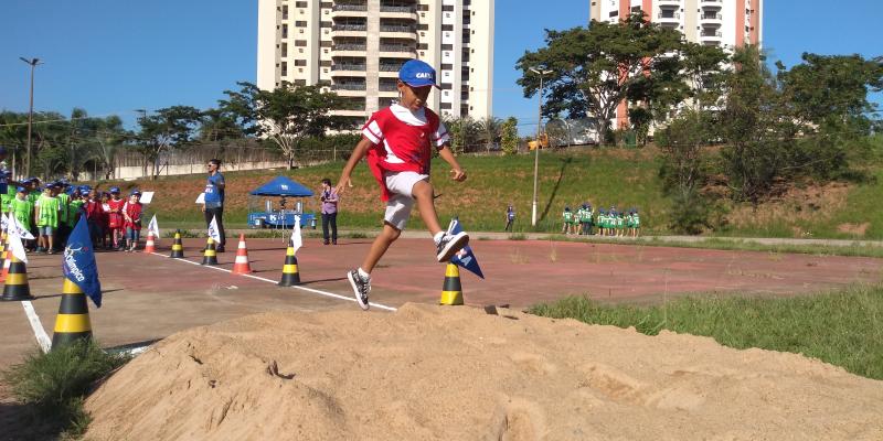 Weverson Nascimento - 150 crianças do Programa Cidadescola participaram de práticas relacionadas ao atletismo