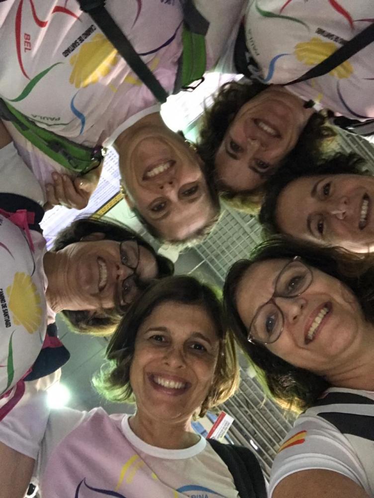 Marina e Marisa Miranda, Paula Minelli, Bel Crellis, Lika Chagas e Cris Nespoli, à beira do Rio Douro, na Cidade do Porto, ponto de partida até Santiago de Compostela