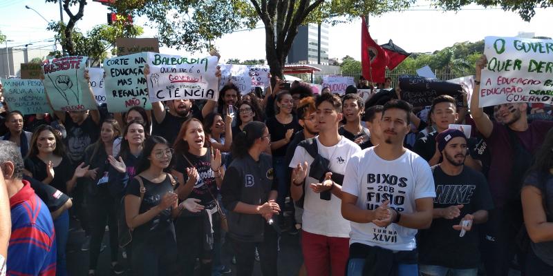 Weverson Nascimento - Em Prudente, protesto reuniu participantes contra as medidas anunciadas pelo governo