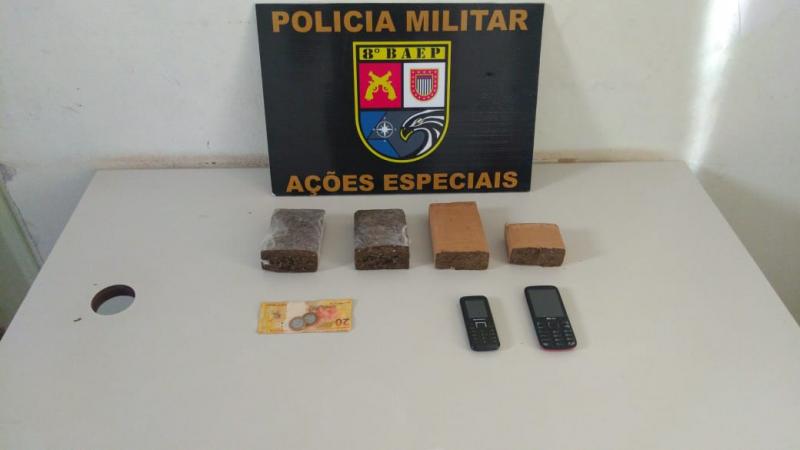 Polícia Militar: Tabletes de maconha estavam dentro de mochila