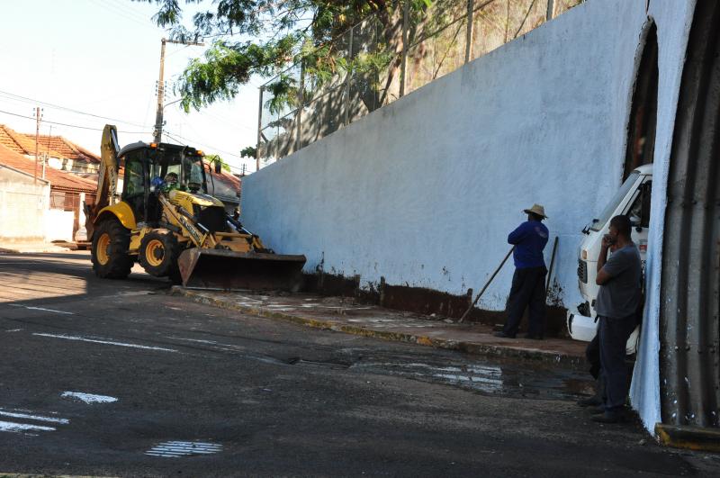 José Reis - Calçadas eram exclusivas para vasos de concreto com plantas, que tomavam todo o espaço