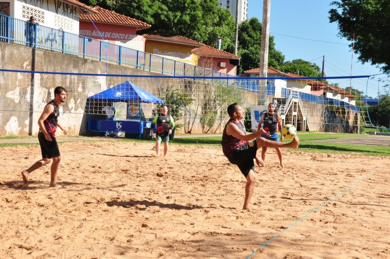 José Reis - No 1º dia de jogos, 32 duplas foram reunidas na quadra de areia do Parque do Povo