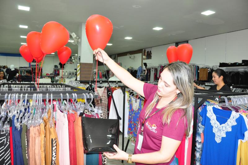 José Reis - Lojas decoraram vitrines e interiores, além de oferecer brindes aos consumidores