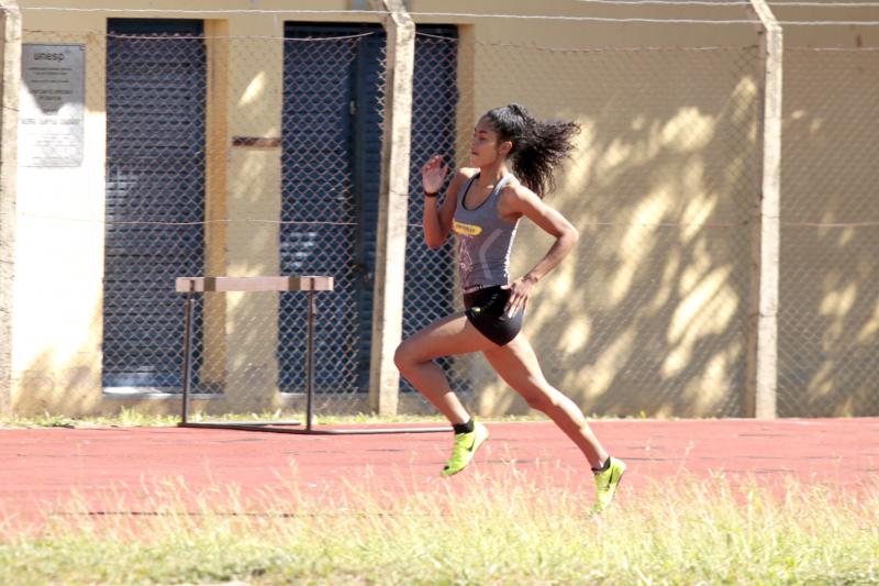 Sérgio Borges - “Quero melhorar a minha marca nesse campeonato e correr abaixo dos 53 segundos”, afirma Maria Victoria