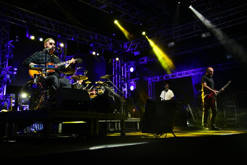 Fotos: Paulo Miguel - Os Paralamas do Sucesso abriu a programação do Thermas do Rock lotando o bosque na quarta-feira