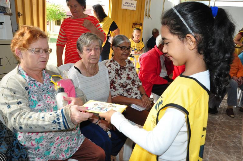 José Reis: Além de cartinhas, as crianças entregaram kits de higiene para os idosos do lar
