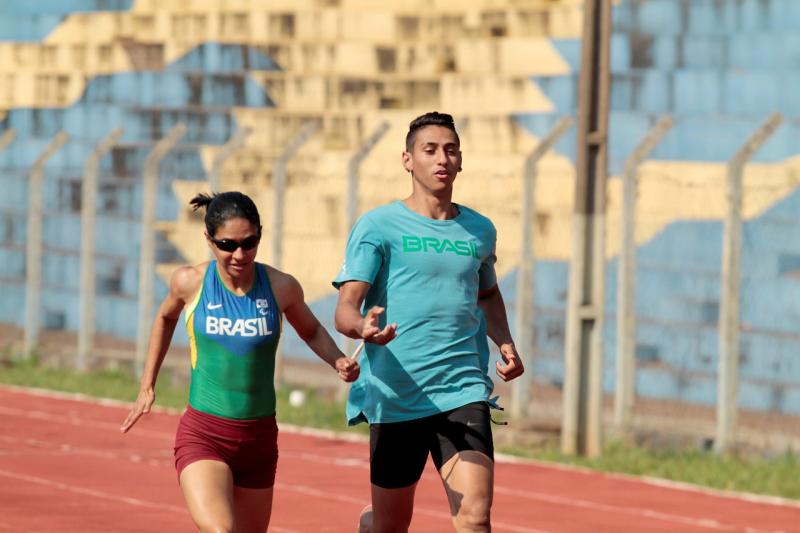 Divulgação/Sérgio Borges/Nofoco - Jerusa e seu guia Gabriel seguem com treinamento forte