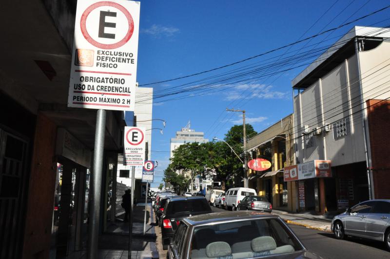  José Reis - Multa por estacionamento irregular na vaga especial custa R$ 293,47 e sete pontos na CNH