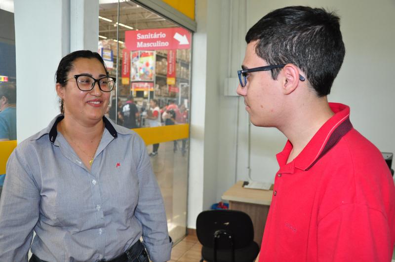 "O autismo não é um livro que você lê e fala: ‘acabou aqui’. Não! É um novo caminho todos os dias", diz a mãe