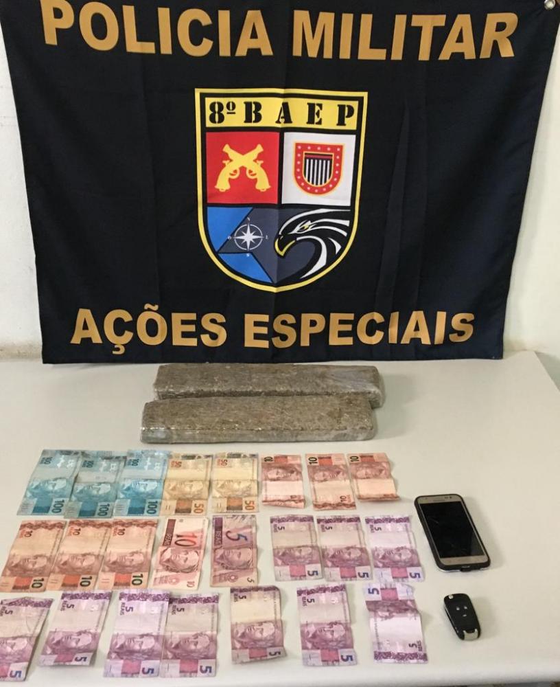 Polícia Militar - Notas estavam trocadas e droga embaixo do banco do passageiro