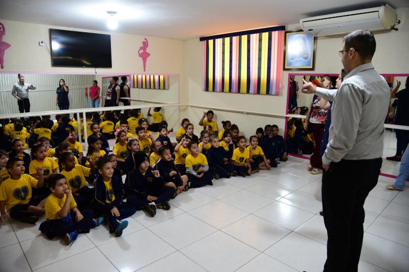 Paulo Miguel - Alunos e o instrutor se cumprimentaram em Libras, demonstrando inclusão e respeito