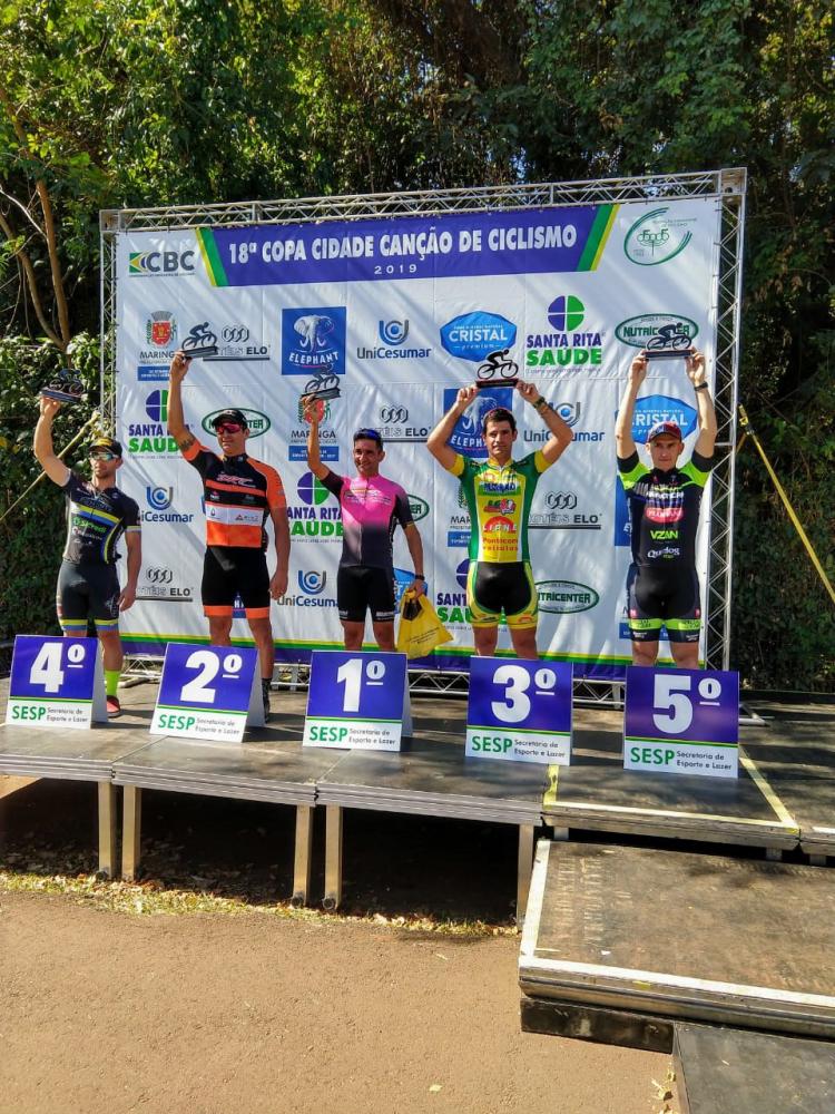 Cedida -  Prudentino celebra 3º lugar, na Copa Cidade Canção de Ciclismo