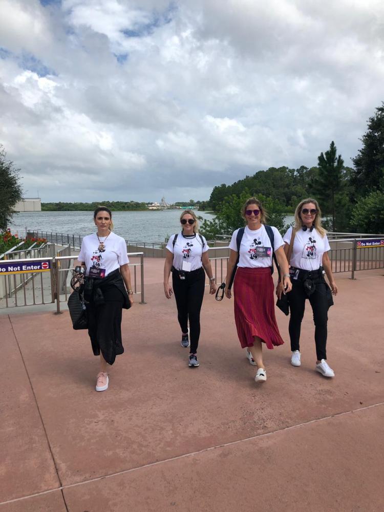 IMERSÃO Vivi Audi, Ana Cristina Dicola, Zelly Pennachi Machado e Rosangela Mescoloti, em Orlando para participarem do curso do método Disney para executivos, “Magic of Leadership”