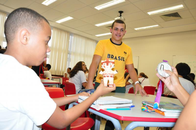 José Reis - Atleta foi recebido por alunos do Sesi, em Presidente Prudente, na tarde de ontem