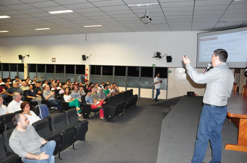 José Reis - Encontro na noite de ontem reuniu empresas, técnicos em segurança do trabalho e alunos