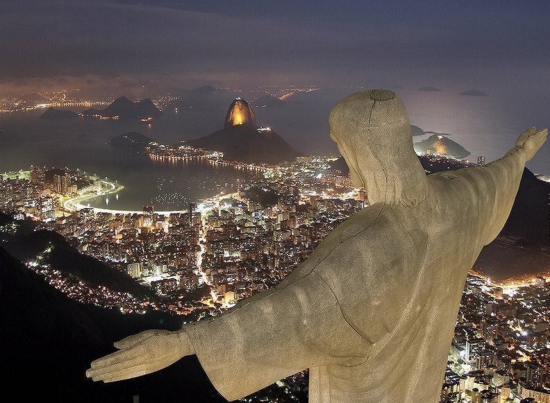 Riotur: Perpectiva noturna a partir do Cristo Redentor: o visual mais excitante que se pode ter de uma metrópole