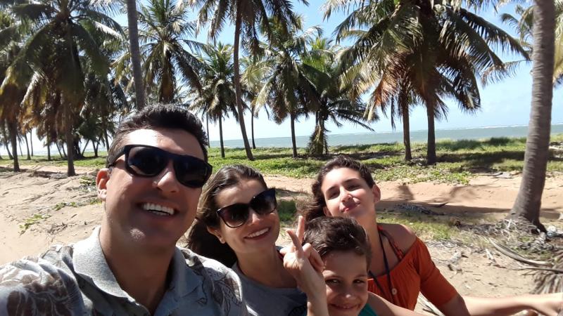 Arthur Trevisanuto, Fabiana e os filhos, de férias pelo litoral de Alagoas, pela First Tour