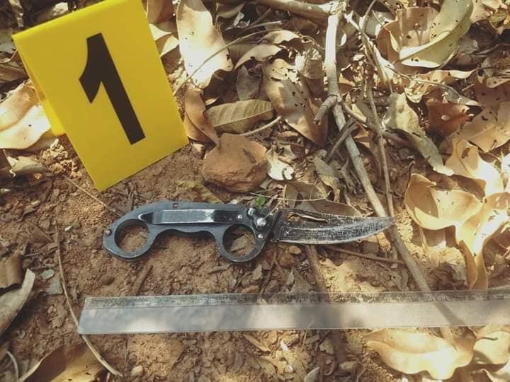 Polícia Civil - Faca utilizada no crime foi encontrada em área de vegetação perto da casa da vítima