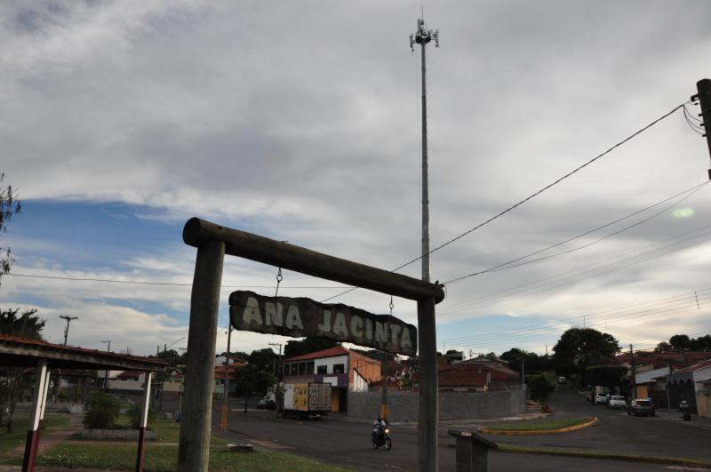 José Reis - Moradores se preocupam com efeitos da radiação emitida pela antena instalada entre as casas