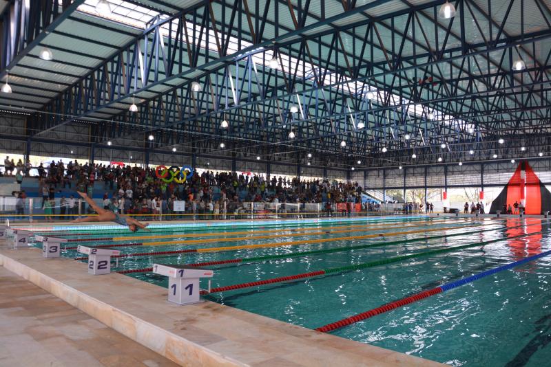 Cedida/Marcos Sanches - Muitos selaram o tradicional batismo de piscinas, com um bom banho e algumas braçadas