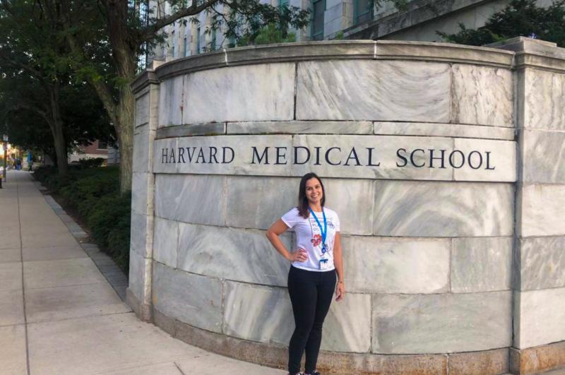 Mariana Janini Gomes, ex-aluna de Fisioterapia da Unoeste, iniciou o pós-doutorado em Harvard Medical School em setembro deste ano