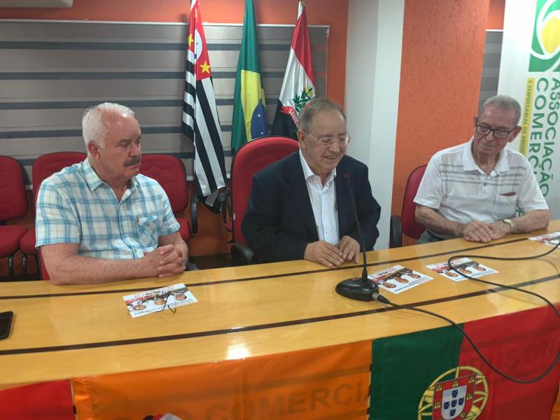 Sinomar Calmona: Cônsul de Portugal, João de Caldas Fernandes, ladeado pelo cônsul honorário, Ricardo Anderson Ribeiro, e Amadeu de Jesus Videira, português radicado no Brasil há 68 anos