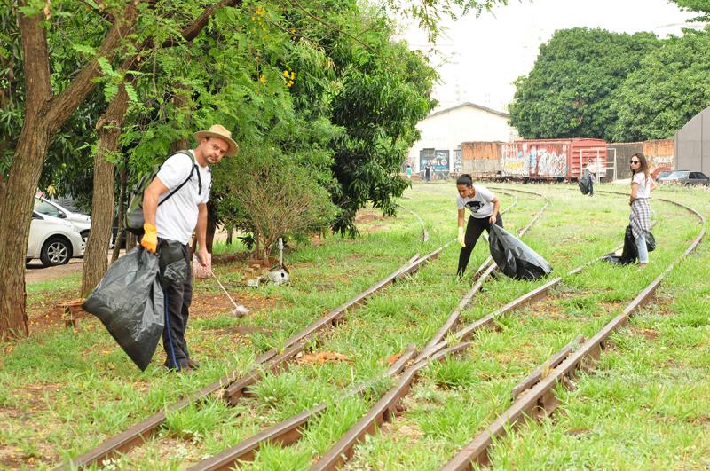 José Reis - Em Prudente, 60 voluntários participaram da ação em alusão ao Dia Mundial da Limpeza