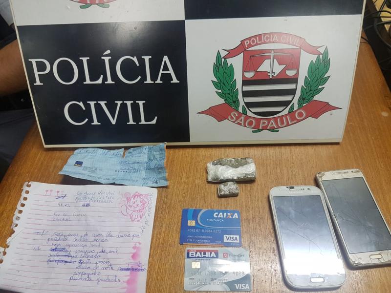 Polícia Civil - Veículo e materiais foram apreendidos para investigação