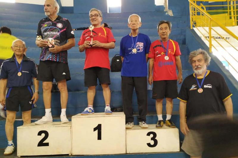 Cedida/Giba - Pódio duplo com Yoshinori Yassuda campeão e Teruo Tarumoto, em terceiro lugar, em Tupã