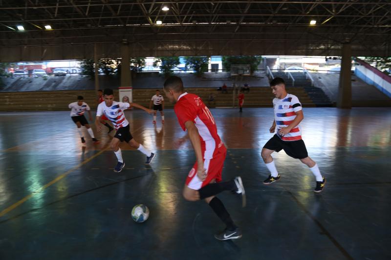 Jean Ramalho - Futsal masculino da Mirella encarou equipe de São Miguel Arcanjo, da EE Maria Francisca