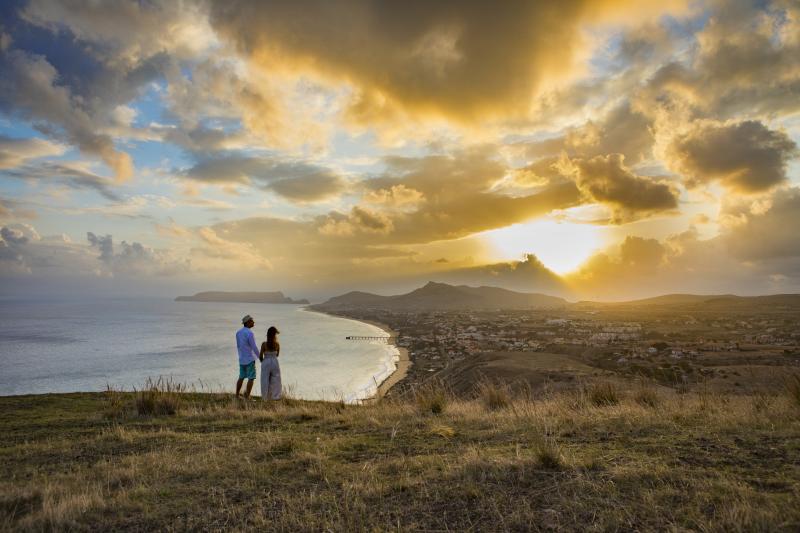 Considerado o melhor destino insular do mundo, a Ilha da Madeira é um pequeno paraíso português situado em meio à imensidão do Oceano Atlântico