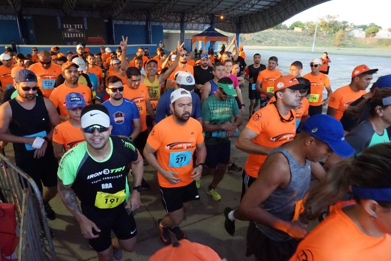 Sinomar Calmona - Corredores fizeram percurso inédito, com largada do Pavilhão