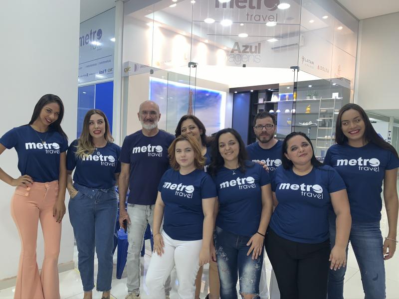 ​​​​​​​EQUIPE Dorival Gonçalves e o staff da agência Metro Travel