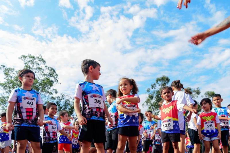 Divulgação / CK fotografia - Centenas de capitães América e mulheres Maravilha brilharam na 2ª Corrida Kids em PP