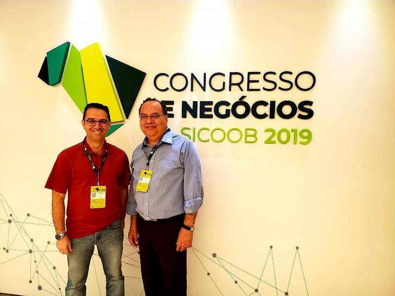 Diretor Geral, Antônio João Batista de Souza, e Renato Lizi, Superintendente de Negócios, representaram o Sicoob Paulista, no Congresso de Negócios do Sicoob, em Brasília