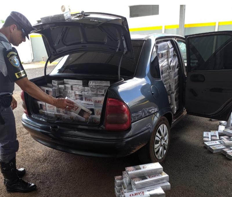 Foto: Cedida/Polícia Militar Rodoviária      |    Cigarros estavam escondidos em um GM/Corsa