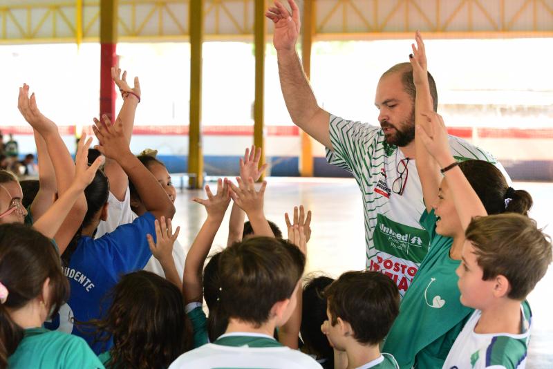 Paulo Miguel: Péricles e pequenos da iniciação do handebol abriram evento