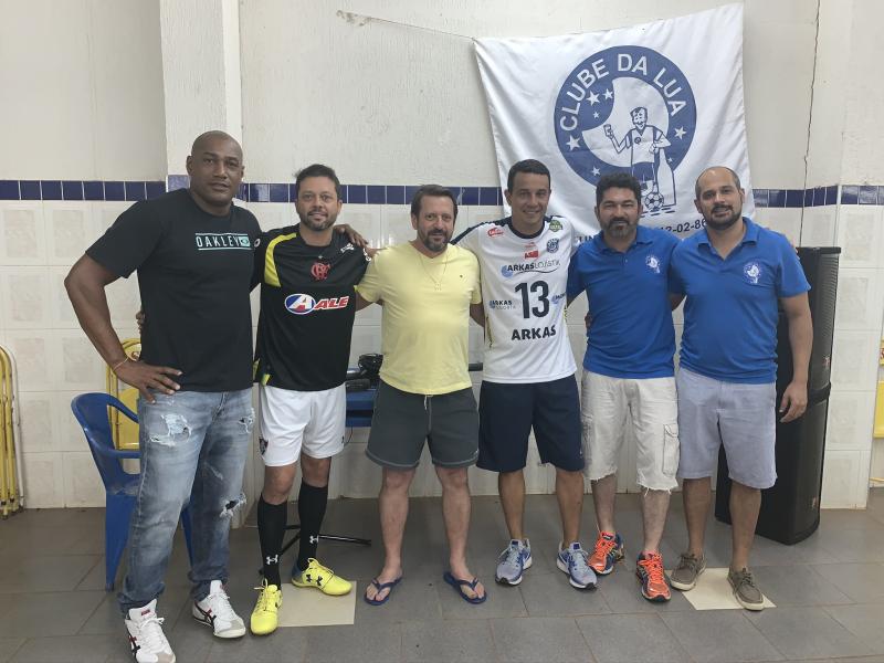 Secretário de Esportes Claudinei Quirino e os diretores das equipes Clube da Lua, Dahma I e Damha II