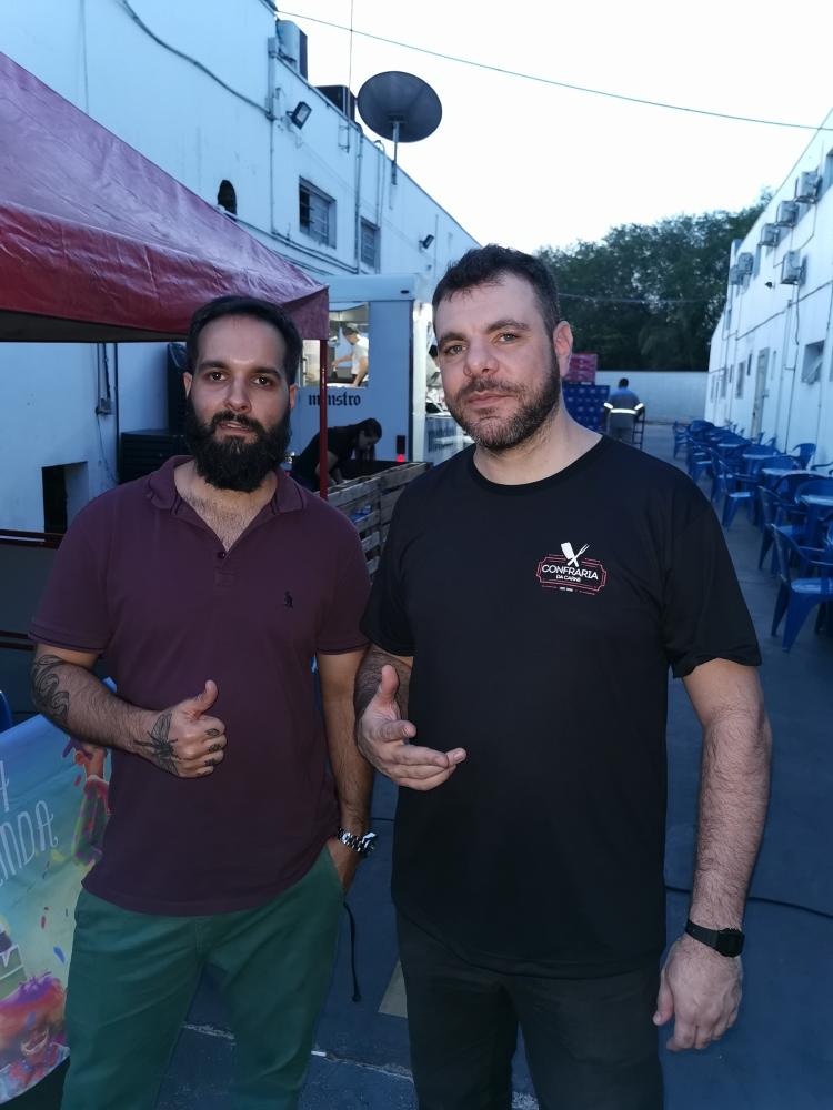 Guilherme Barba, da Cervejaria Suinga, e Leandro Dundes, organizadores do Festival de Cervejeiro