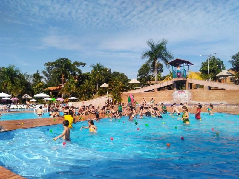 Gincana em família no complexo aquático do Terra Parque Eco Resort, em Pirapozinho