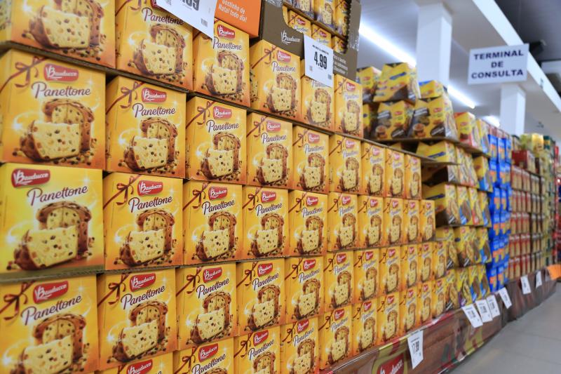 Pedro Silva - Com expectativa positiva, supermercados recheiam as prateleiras de panetones