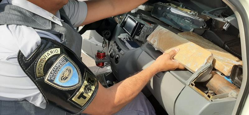 Polícia Militar Rodoviária - Motorista disse que droga seria transportada a Campinas