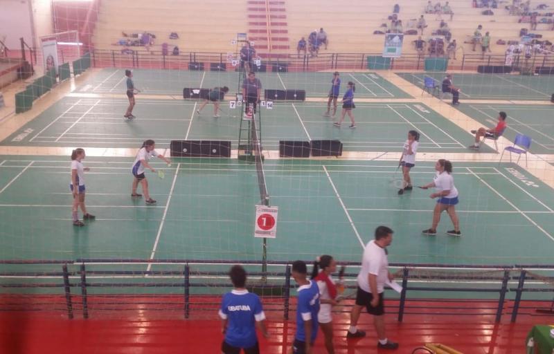 Cedida / Edmilson Anzai - Meninas do badminton da Semepp/Adoar foram as primeiras a jogarem e conquistarem a vitória